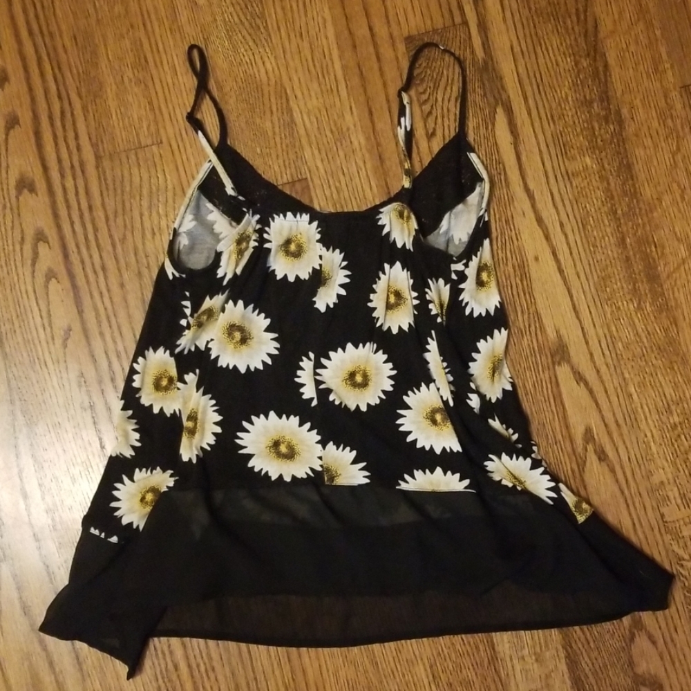 Given as gift with purchase**Flowy floral top - Picture 2 of 7